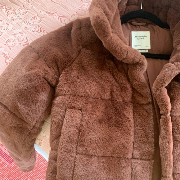 Abercrombie Faux Fur Mini Puffer - Picture 3 of 5